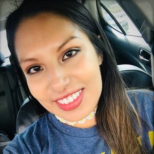 Meet your Posher, Laura